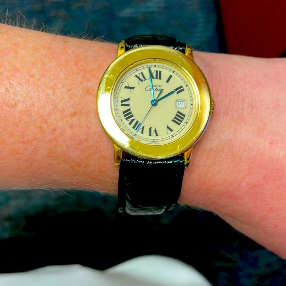 Must De Cartier gold plated solo ronde 33mm case. Great vintage condition.